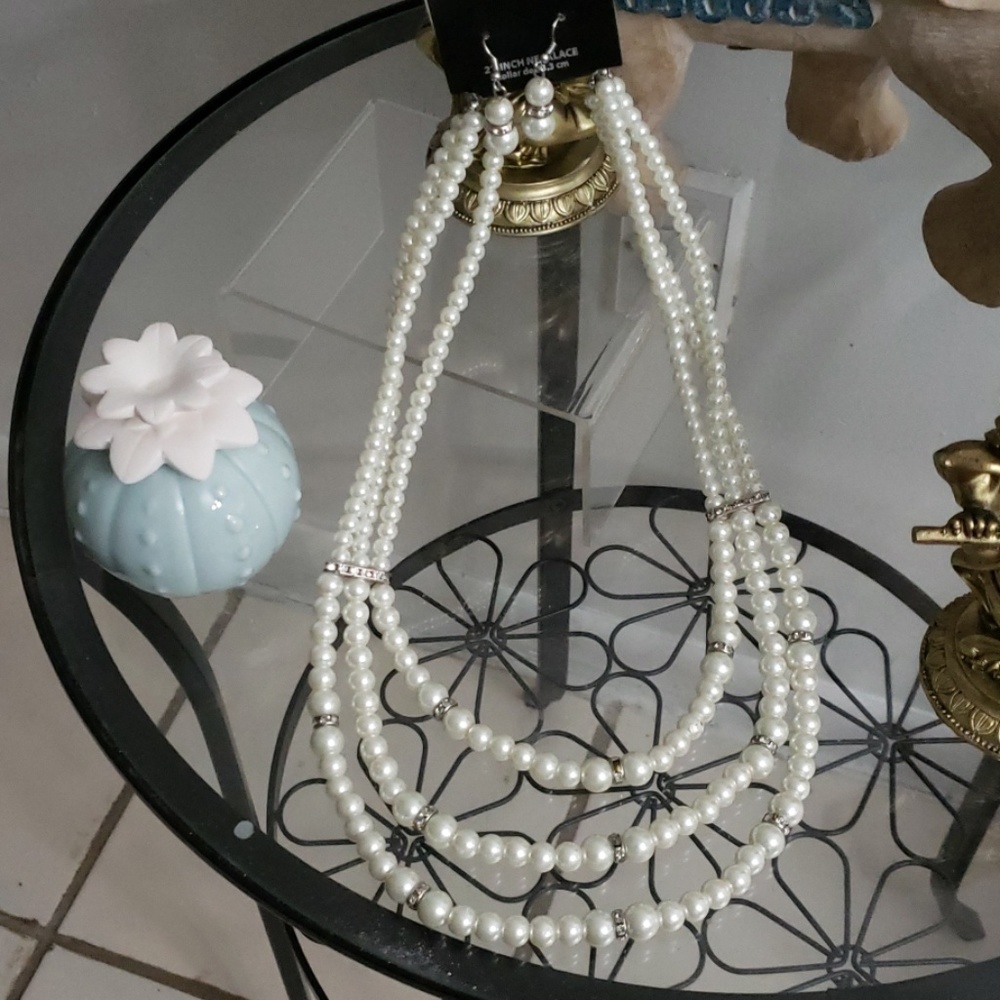 NECKLACE WITH EARRINGS